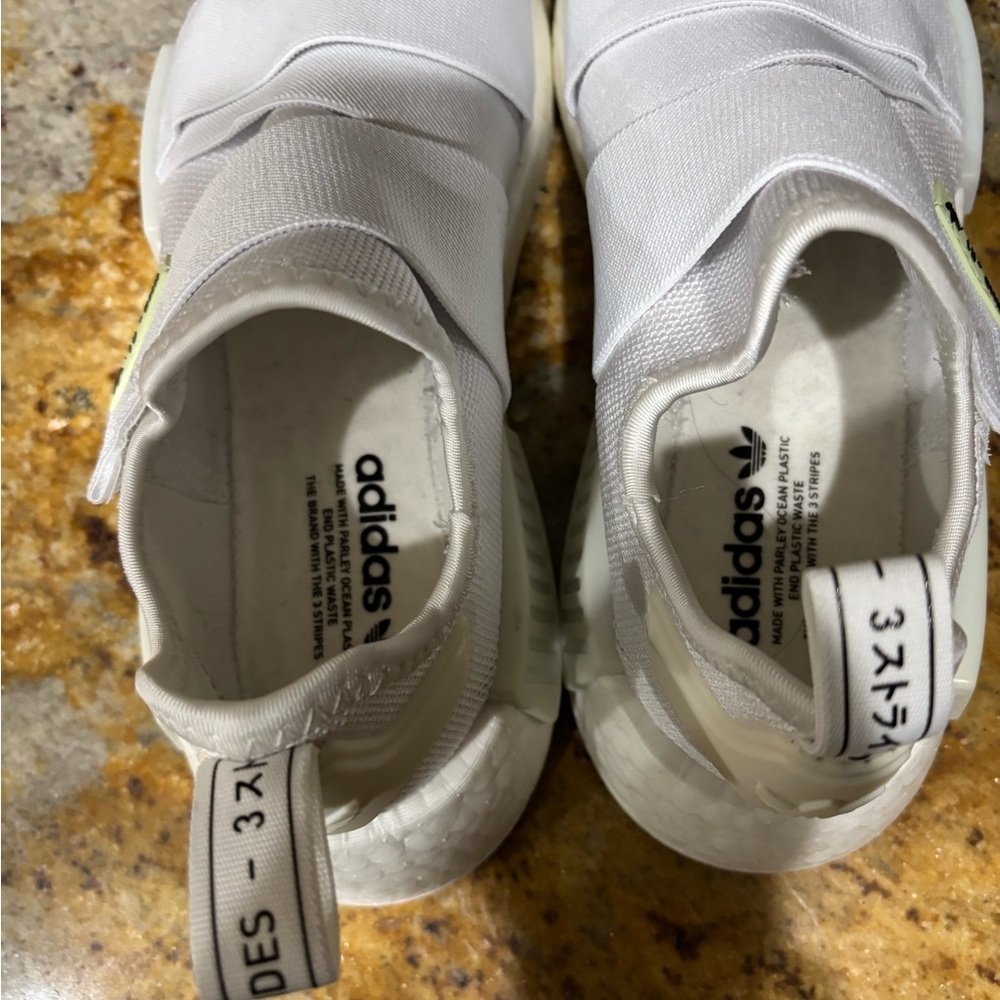 Adidas NMD R1 size 5 - Picture 5 of 9